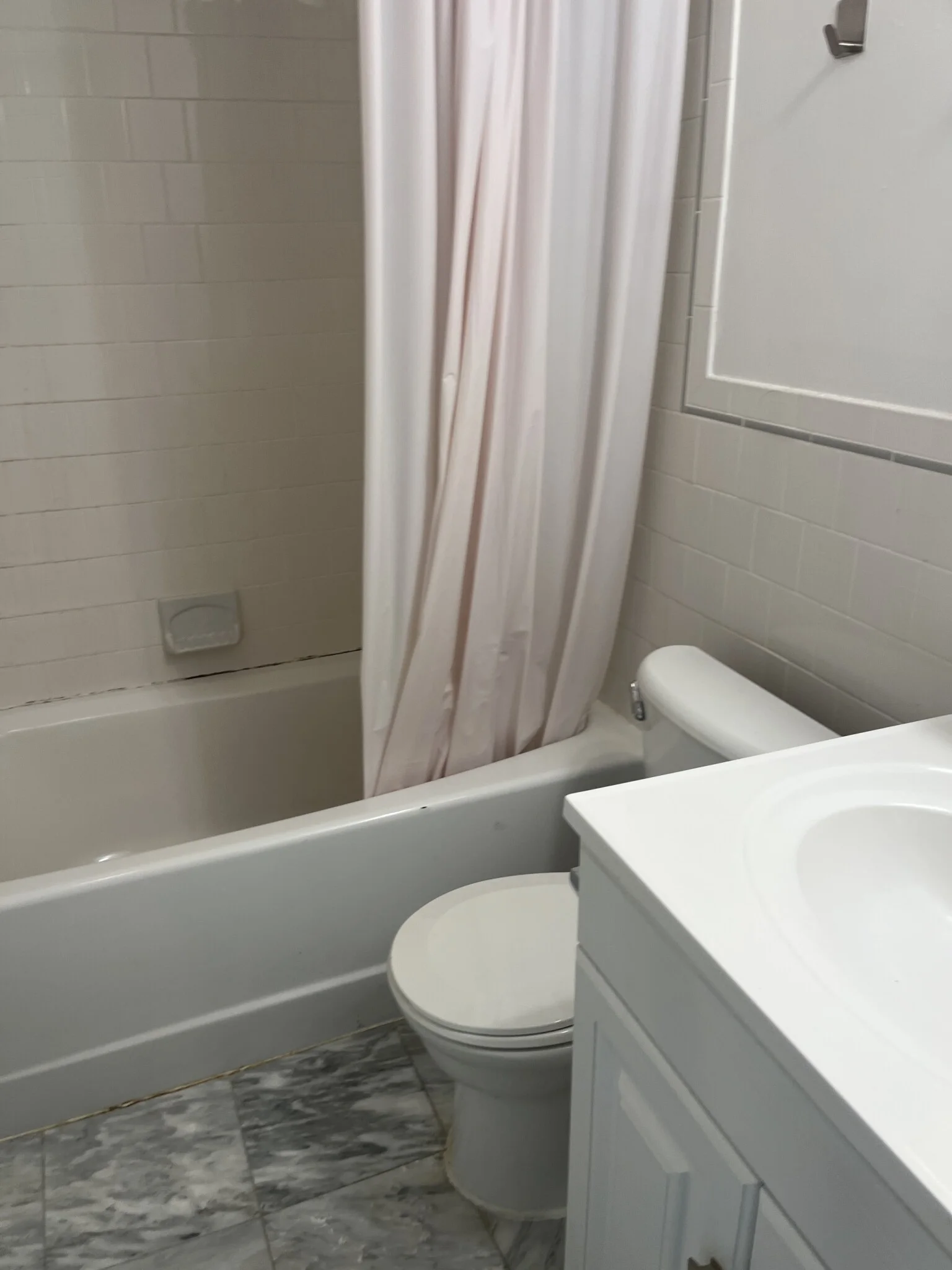 Studio bed, 1 bath apartment for rent at 107 Queensberry St Unit UA, Fenway — photo 3 of 12