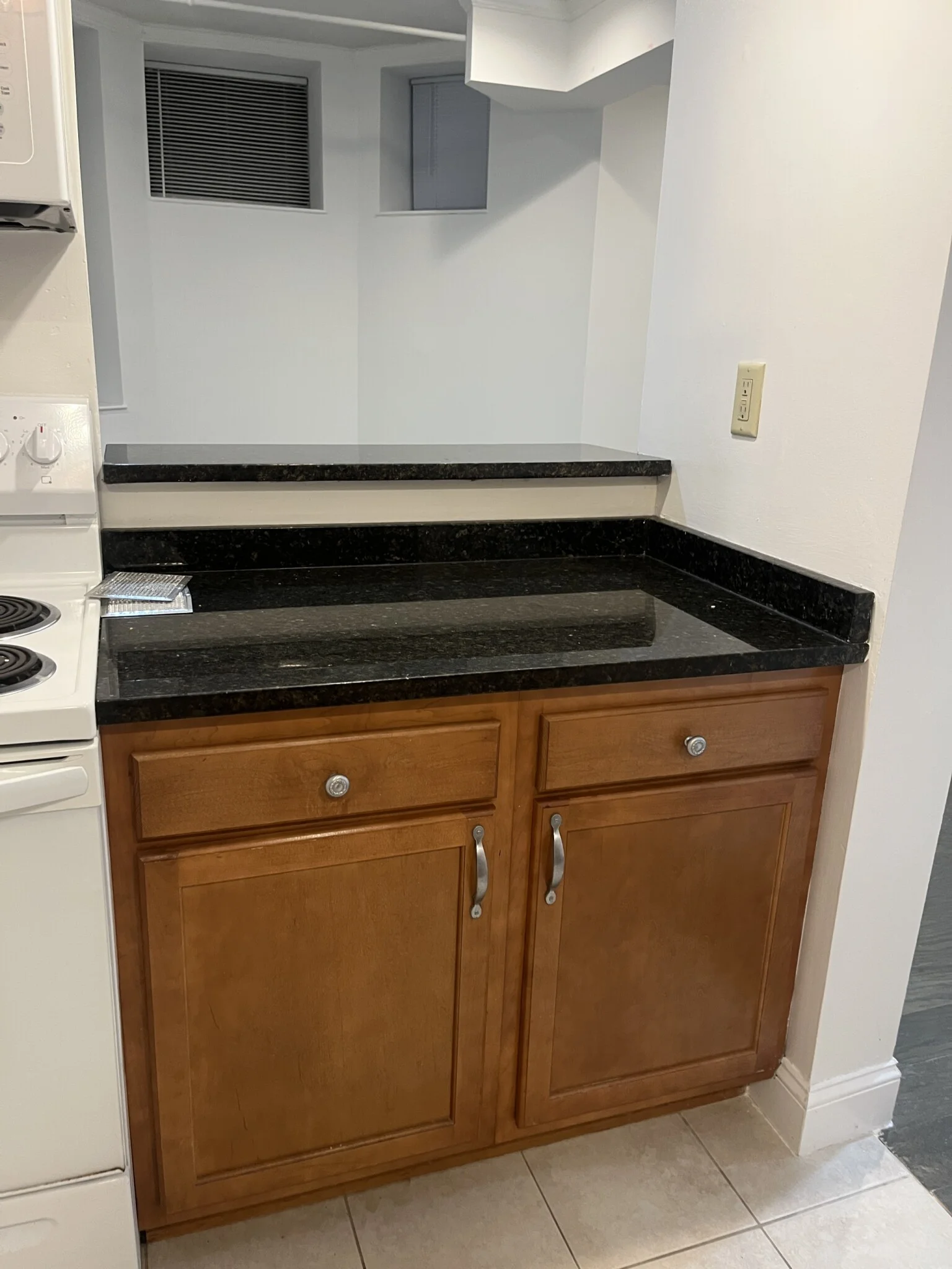 Studio bed, 1 bath apartment for rent at 107 Queensberry St Unit UA, Fenway — photo 10 of 12
