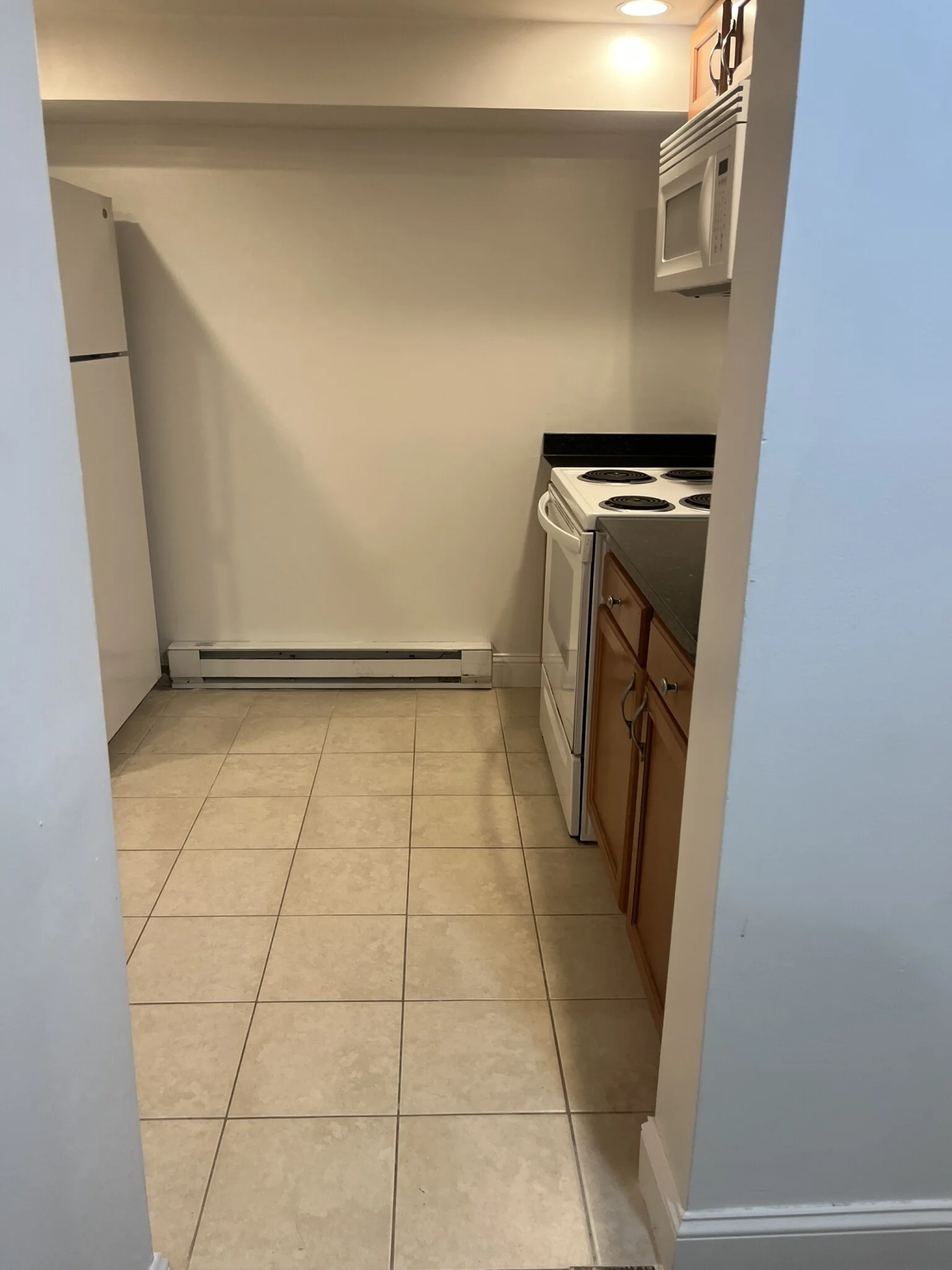 Studio bed, 1 bath apartment for rent at 107 Queensberry St Unit UA, Fenway — photo 5 of 12
