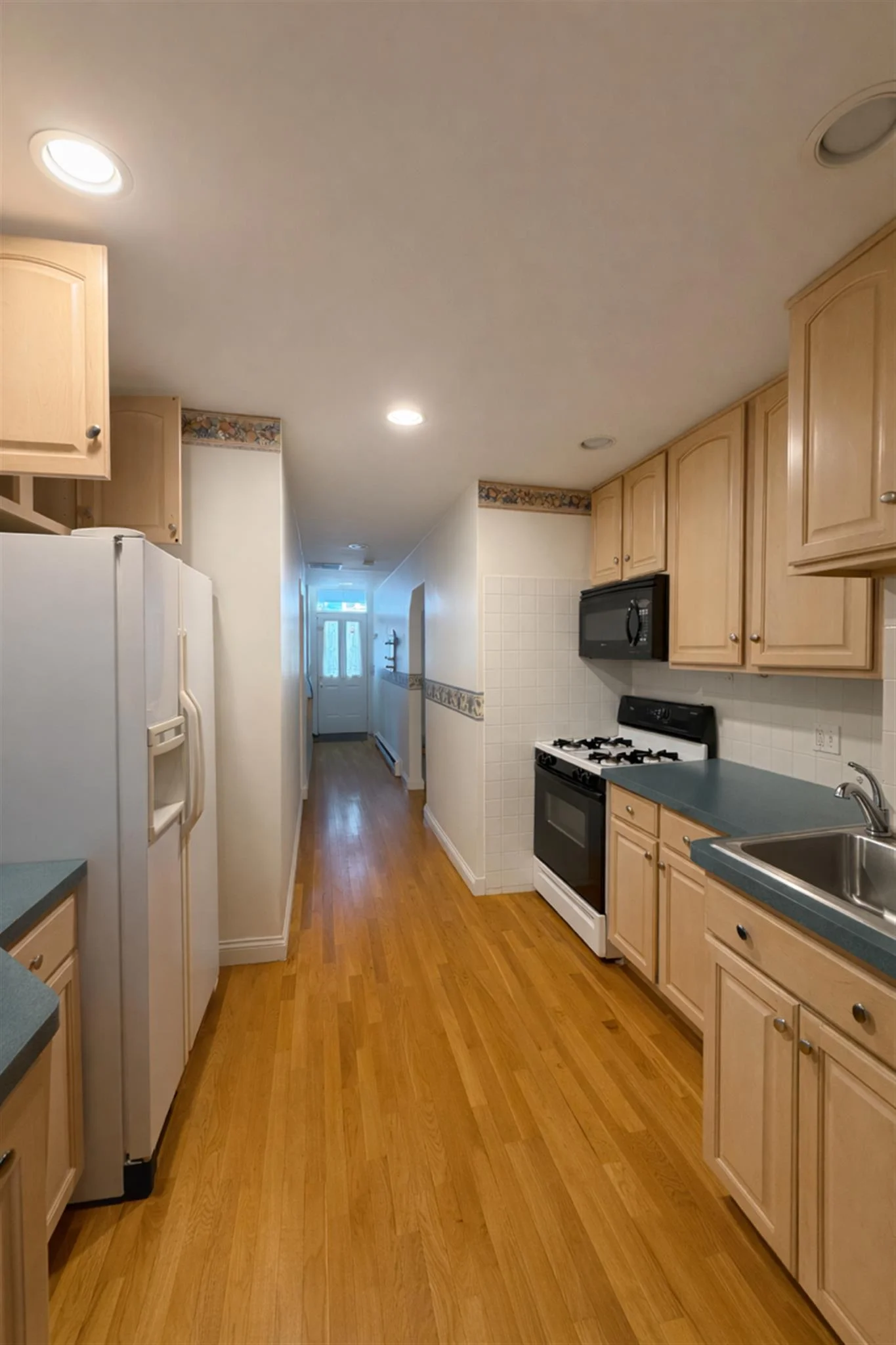 2.5 bed, 1 bath apartment for rent at 107 Second St Unit 1, East Cambridge — photo 2 of 12