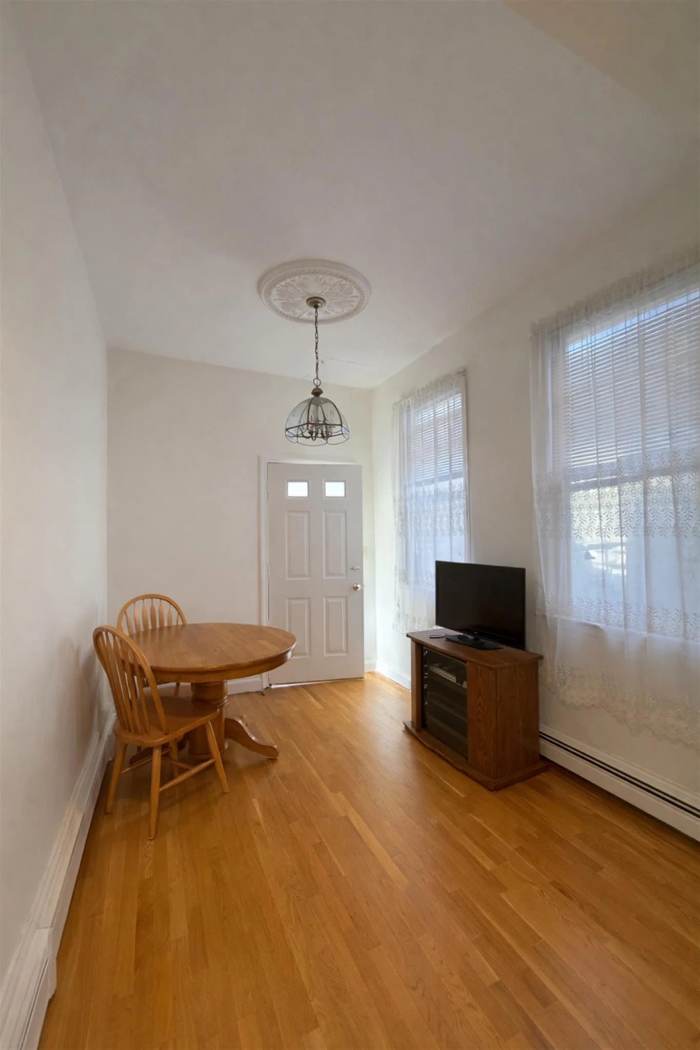 2.5 bed, 1 bath apartment for rent at 107 Second St Unit 1, East Cambridge — photo 6 of 12