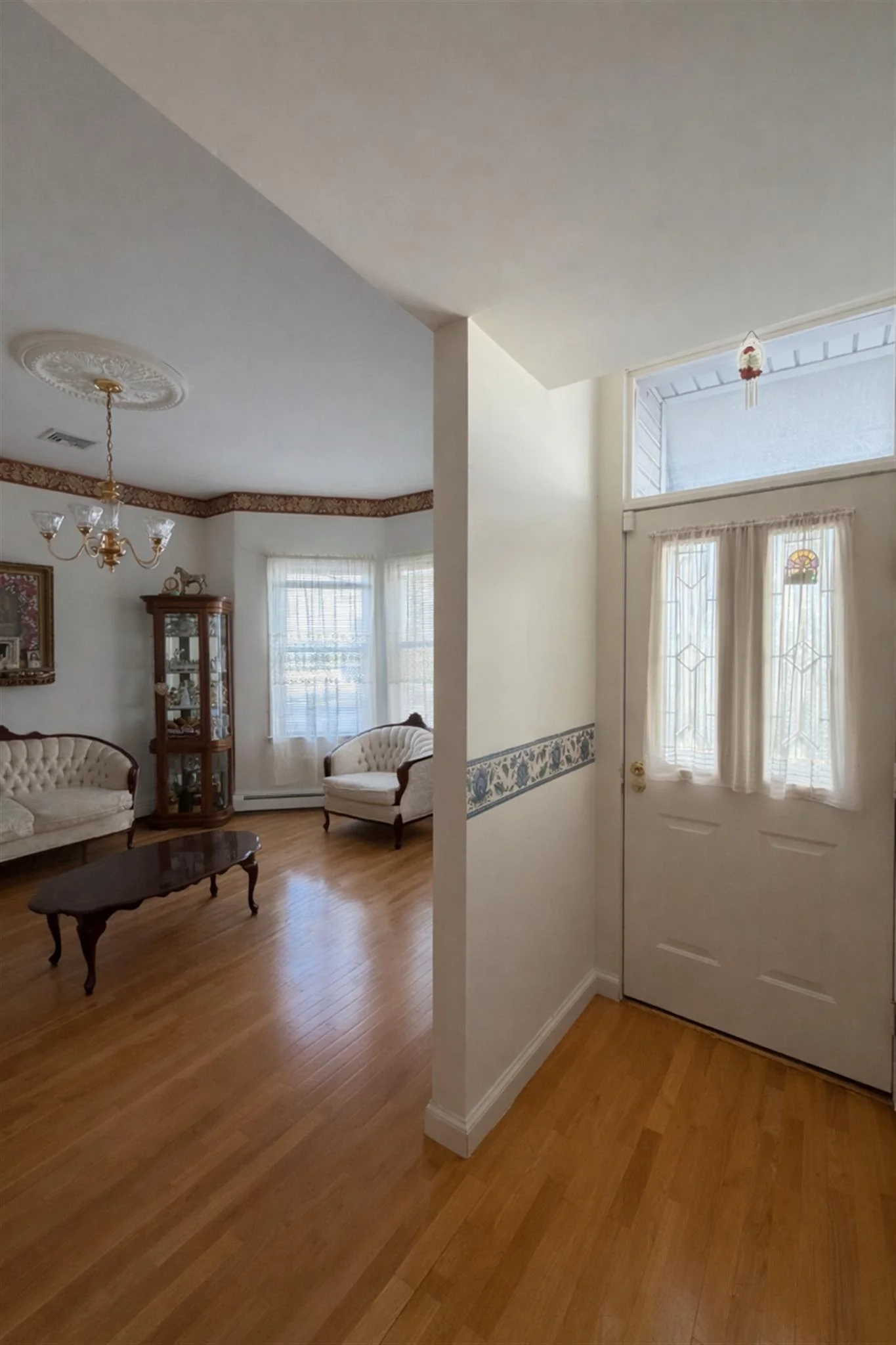 2.5 bed, 1 bath apartment for rent at 107 Second St Unit 1, East Cambridge — photo 4 of 12