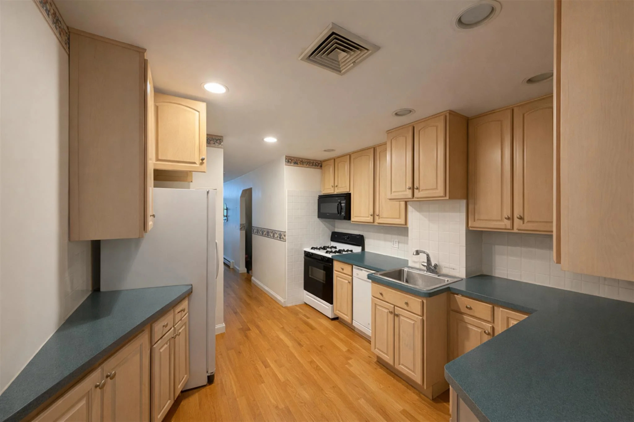 2.5 bed, 1 bath apartment for rent at 107 Second St Unit 1, East Cambridge — photo 1 of 12
