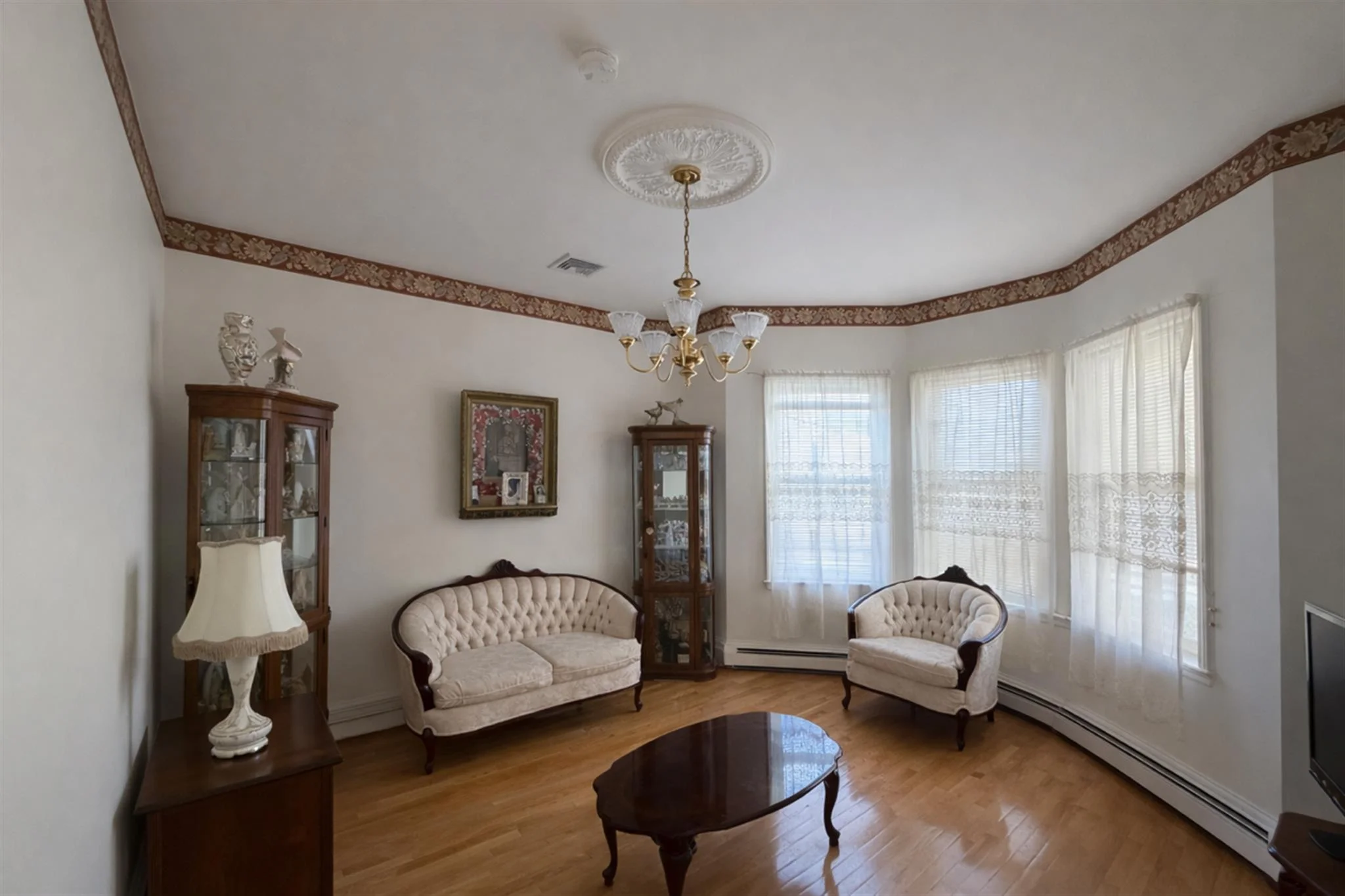 2.5 bed, 1 bath apartment for rent at 107 Second St Unit 1, East Cambridge — photo 3 of 12