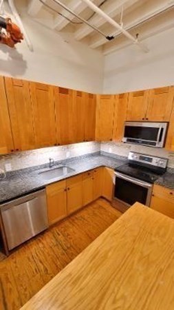 4 bed, 2 bath apartment for rent at 107 South St Unit 2C, Leather District — photo 7 of 17