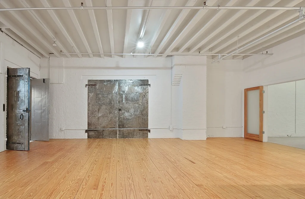 2 bed, 1 bath apartment for rent at 107 South Unit 3D, Leather District — photo 2 of 15