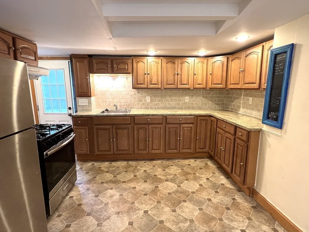 2 bed, 1 bath apartment for rent at 107 Springfield St Unit 107, Quincy — photo 5 of 8