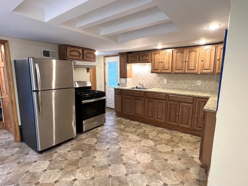 2 bed, 1 bath apartment for rent at 107 Springfield St Unit 107, Quincy — photo 4 of 8