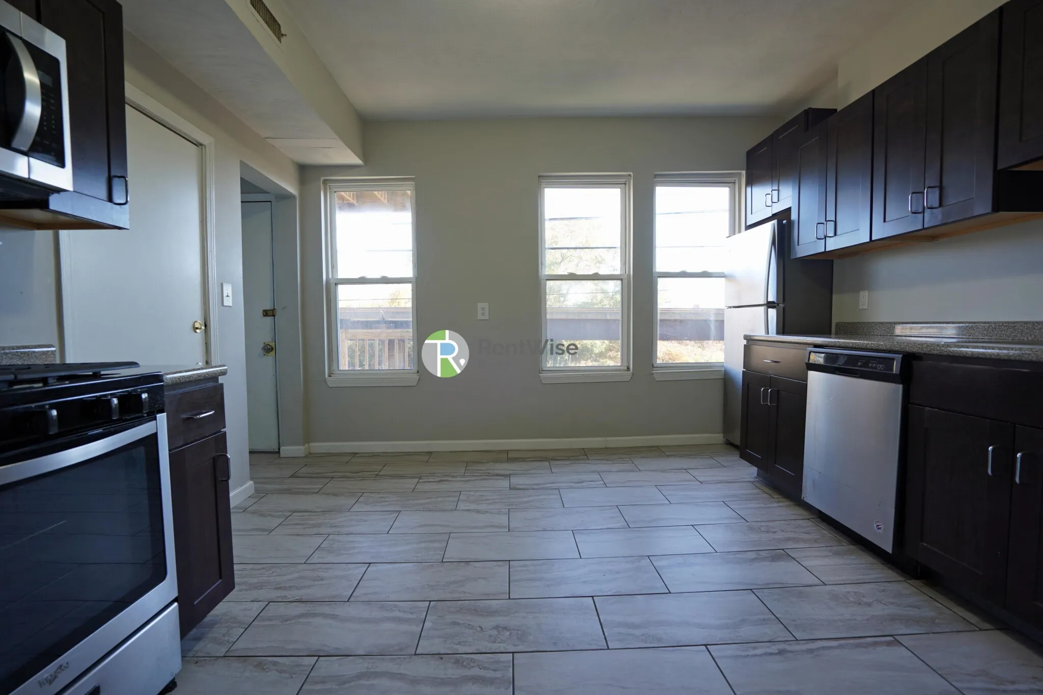 3 bed, 2 bath apartment for rent at 107 Sydney St Unit 2, Dorchester — photo 6 of 19