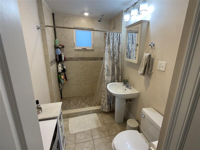 4 bed, 2 bath apartment for rent at 107 Yale St Unit 1, South Medford — photo 17 of 19