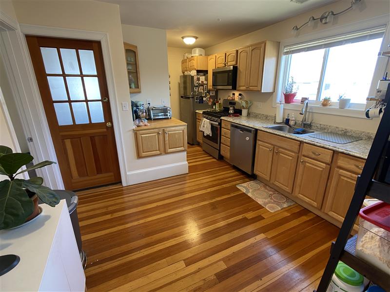 4 bed, 2 bath apartment for rent at 107 Yale St Unit 1, South Medford
