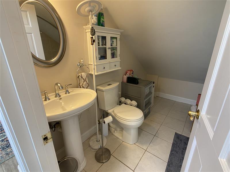 4 bed, 2 bath apartment for rent at 107 Yale St Unit 1, South Medford — photo 6 of 19