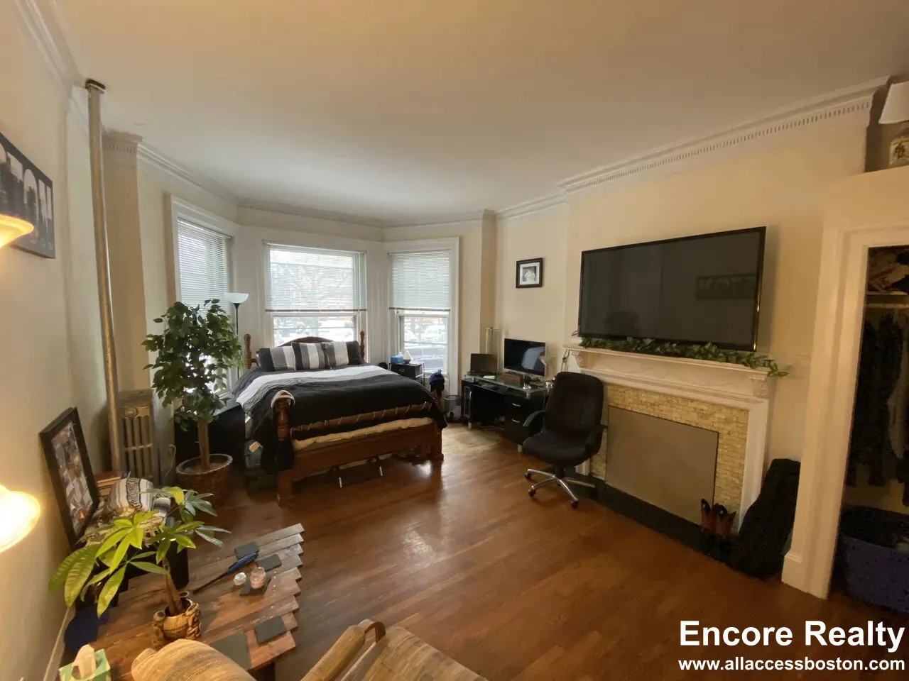 Studio bed, 1 bath apartment for rent at 1071 Beacon St Unit 1M, Longwood — photo 3 of 16