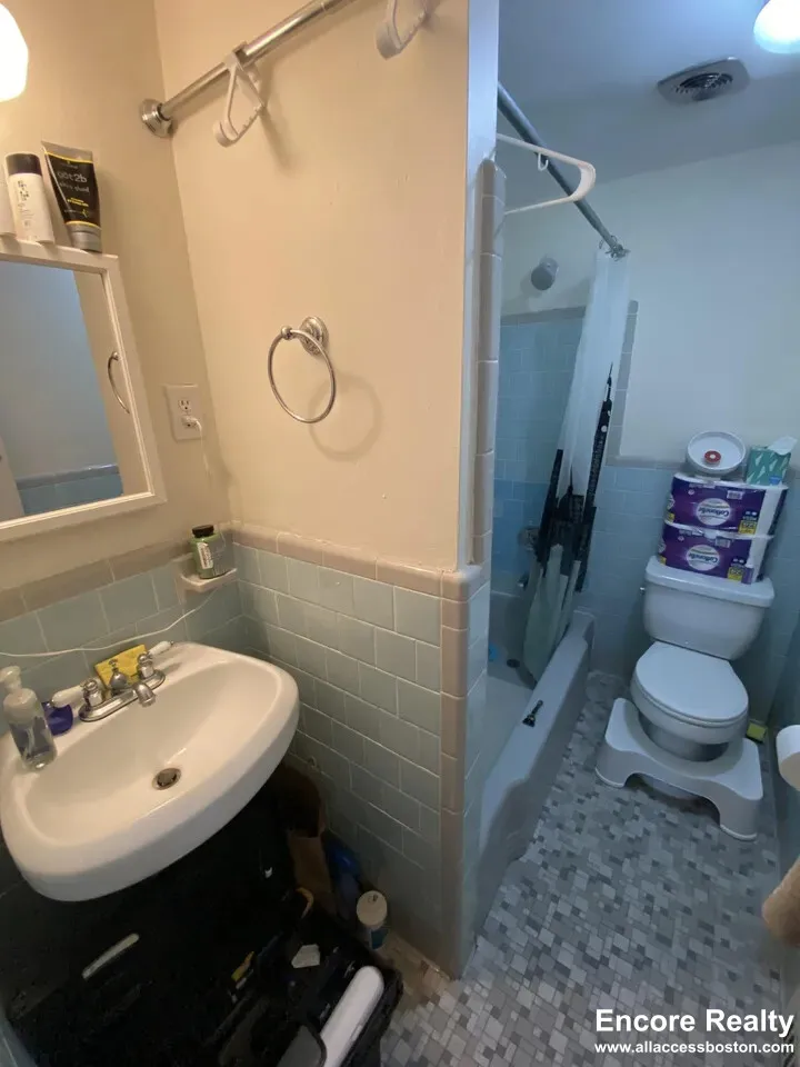 Studio bed, 1 bath apartment for rent at 1071 Beacon St Unit 1M, Longwood — photo 5 of 16