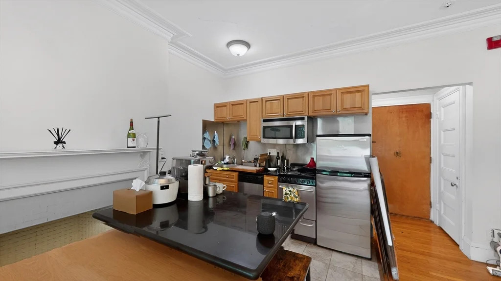 1 bed, 1 bath apartment for rent at 1071 Beacon St Unit 3, Coolidge Corner — photo 7 of 11