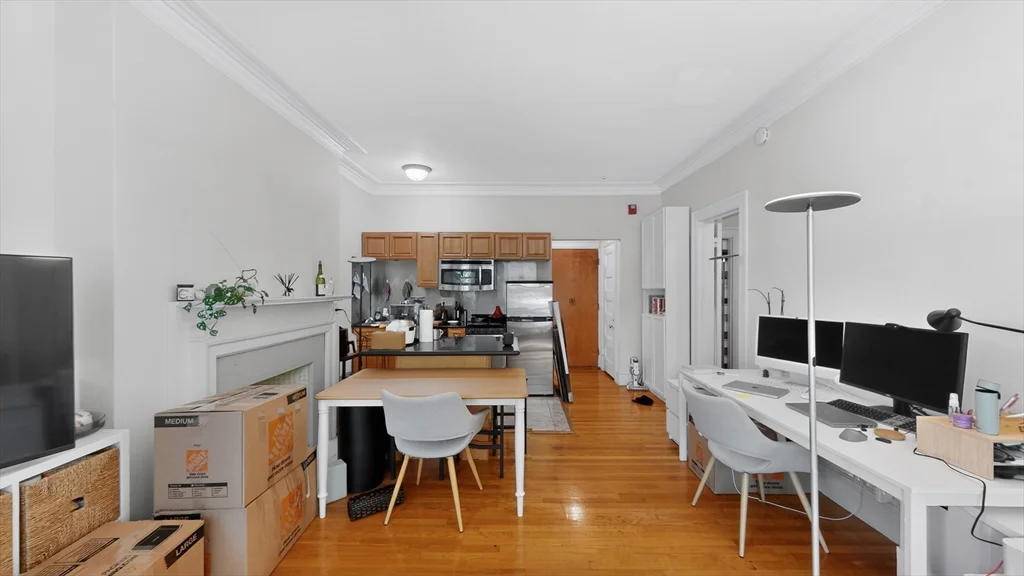 1 bed, 1 bath apartment for rent at 1071 Beacon St Unit 3, Coolidge Corner — photo 6 of 11