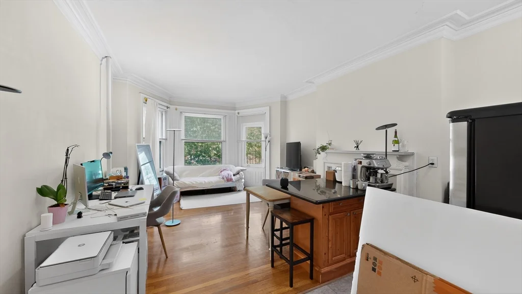 1 bed, 1 bath apartment for rent at 1071 Beacon St Unit 3, Coolidge Corner — photo 4 of 11