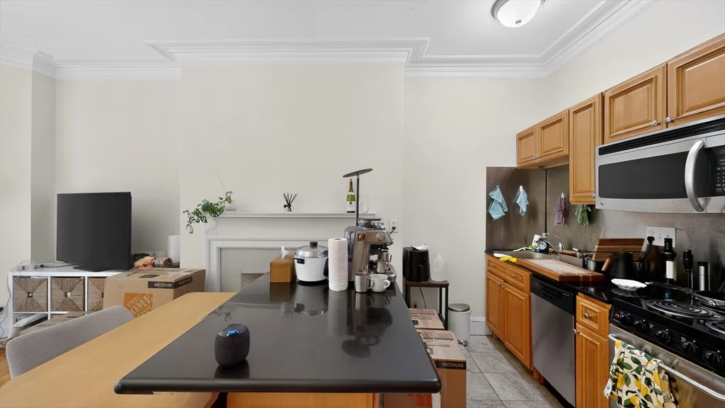 1 bed, 1 bath apartment for rent at 1071 Beacon St Unit 3, Coolidge Corner — photo 8 of 11
