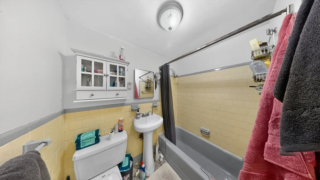1 bed, 1 bath apartment for rent at 1071 Beacon St Unit 6, Coolidge Corner — photo 8 of 10