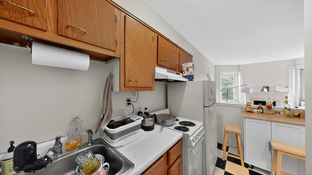 1 bed, 1 bath apartment for rent at 1071 Beacon St Unit 6, Coolidge Corner — photo 7 of 10