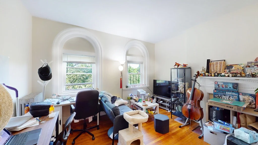 1 bed, 1 bath apartment for rent at 1071 Beacon St Unit 7, Coolidge Corner — photo 1 of 11