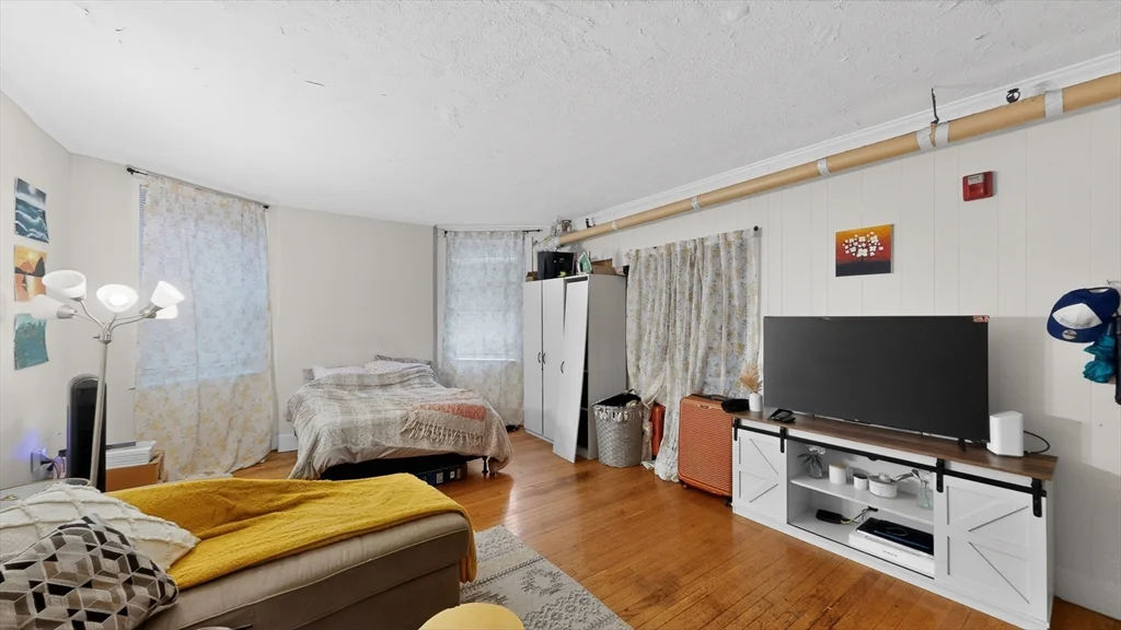 Studio bed, 1 bath apartment for rent at 1071 Beacon St Unit B, Longwood — photo 5 of 11