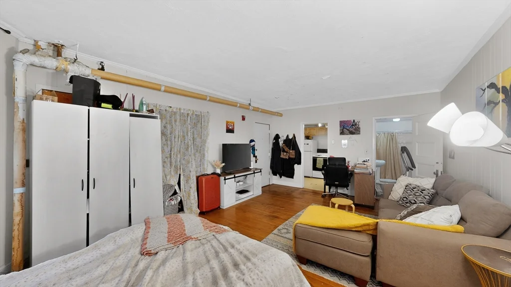 Studio bed, 1 bath apartment for rent at 1071 Beacon St Unit BR, Coolidge Corner — photo 7 of 11