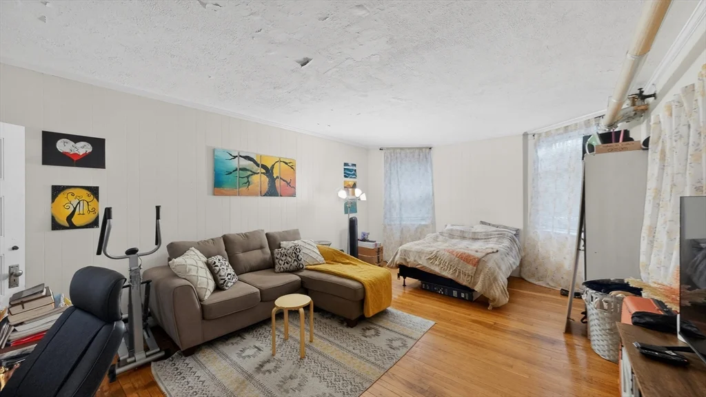 Studio bed, 1 bath apartment for rent at 1071 Beacon St Unit BR, Coolidge Corner — photo 4 of 11