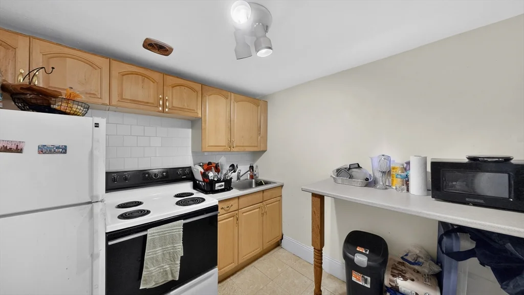 Studio bed, 1 bath apartment for rent at 1071 Beacon St Unit BR, Coolidge Corner — photo 9 of 11
