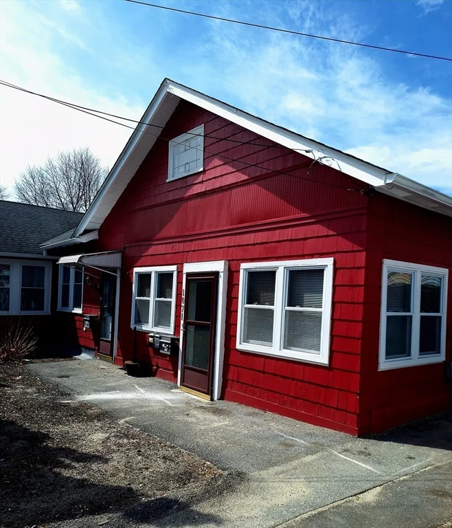 1 bed, 1 bath apartment for rent at 1071 W Boylston Unit 1, Greendale
