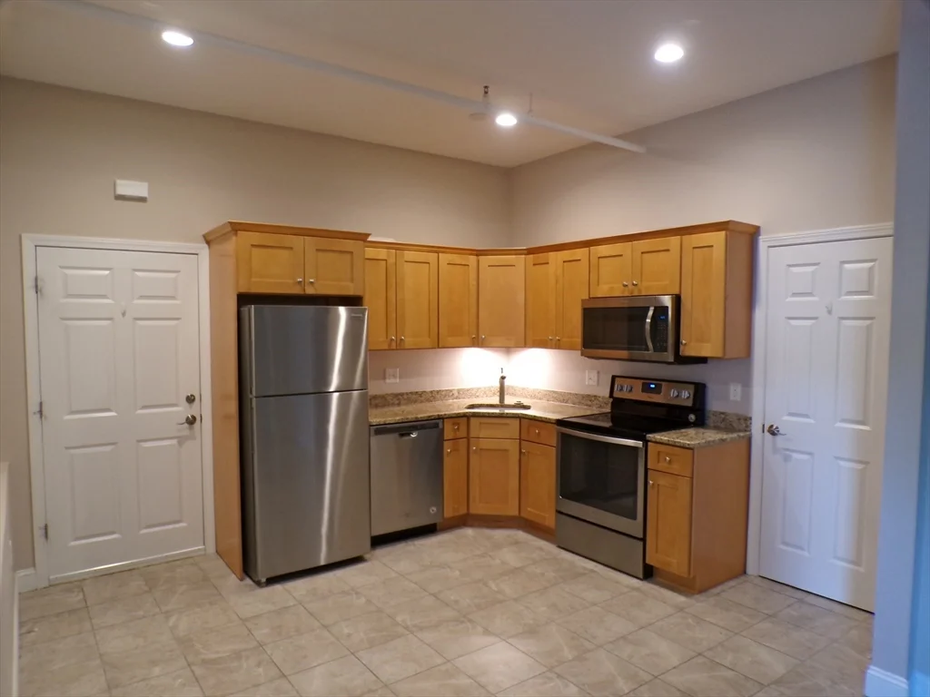 1 bed, 1 bath apartment for rent at 1072 Washington St Unit 3, Weymouth