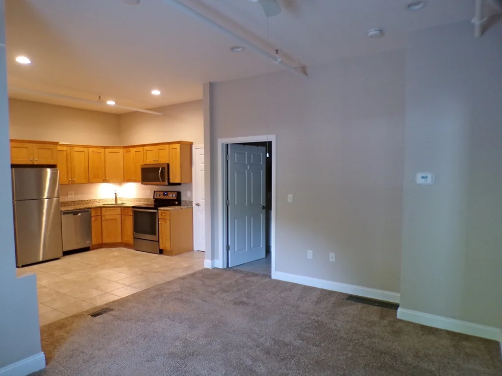 1 bed, 1 bath apartment for rent at 1072 Washington St Unit 3, Weymouth — photo 2 of 11