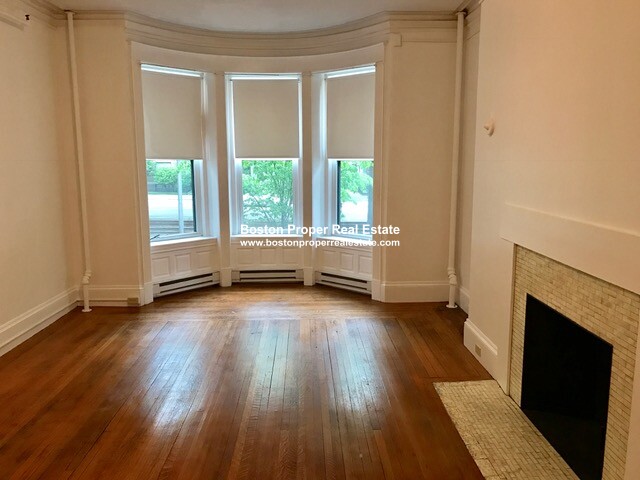 Studio bed, 1 bath apartment for rent at 1077 Beacon St Unit 1, Longwood — photo 1 of 5