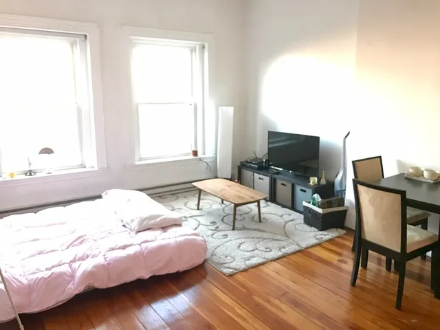Studio bed, 1 bath apartment for rent at 1077 Beacon St Unit 10, Longwood — photo 1 of 5