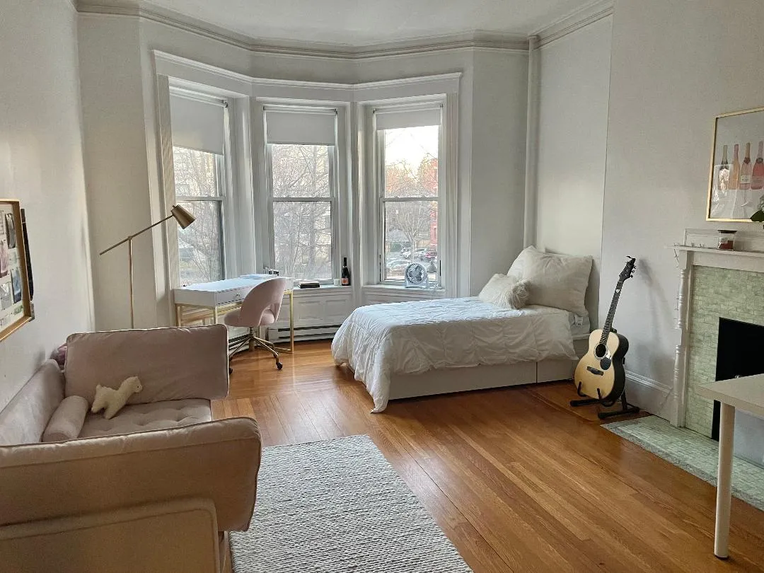 Studio bed, 1 bath apartment for rent at 1077 Beacon St Unit 4, Longwood — photo 1 of 5