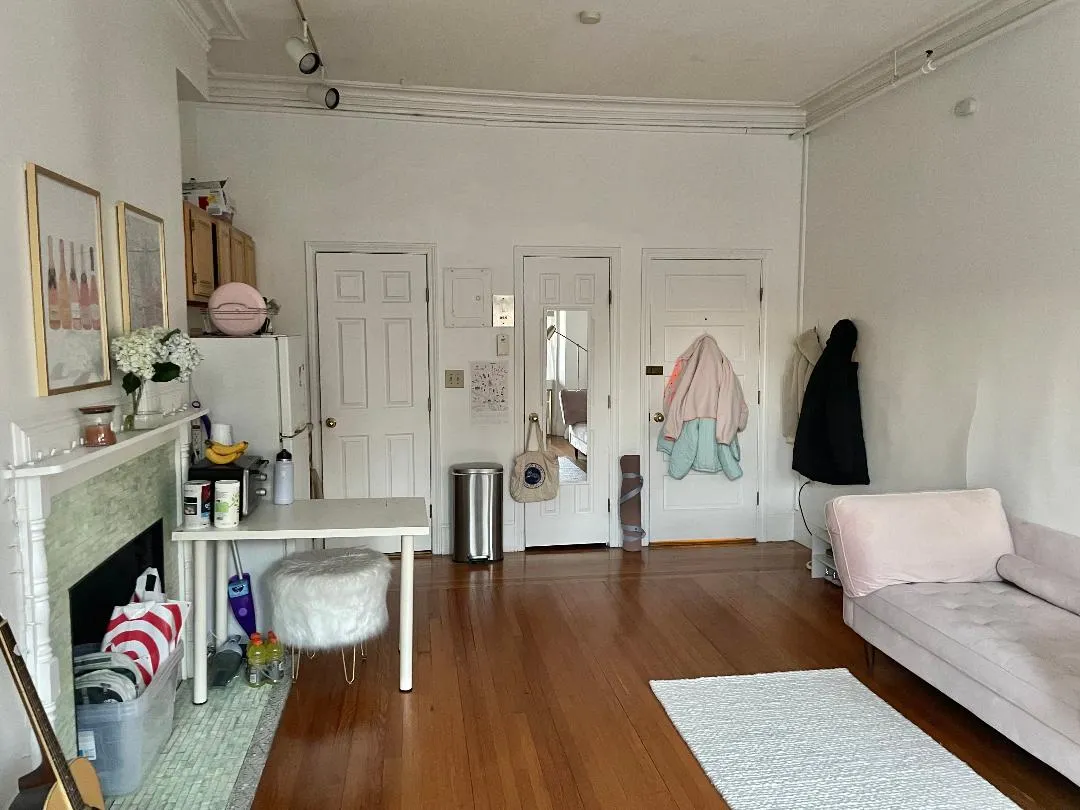 Studio bed, 1 bath apartment for rent at 1077 Beacon St Unit 4, Longwood — photo 2 of 5