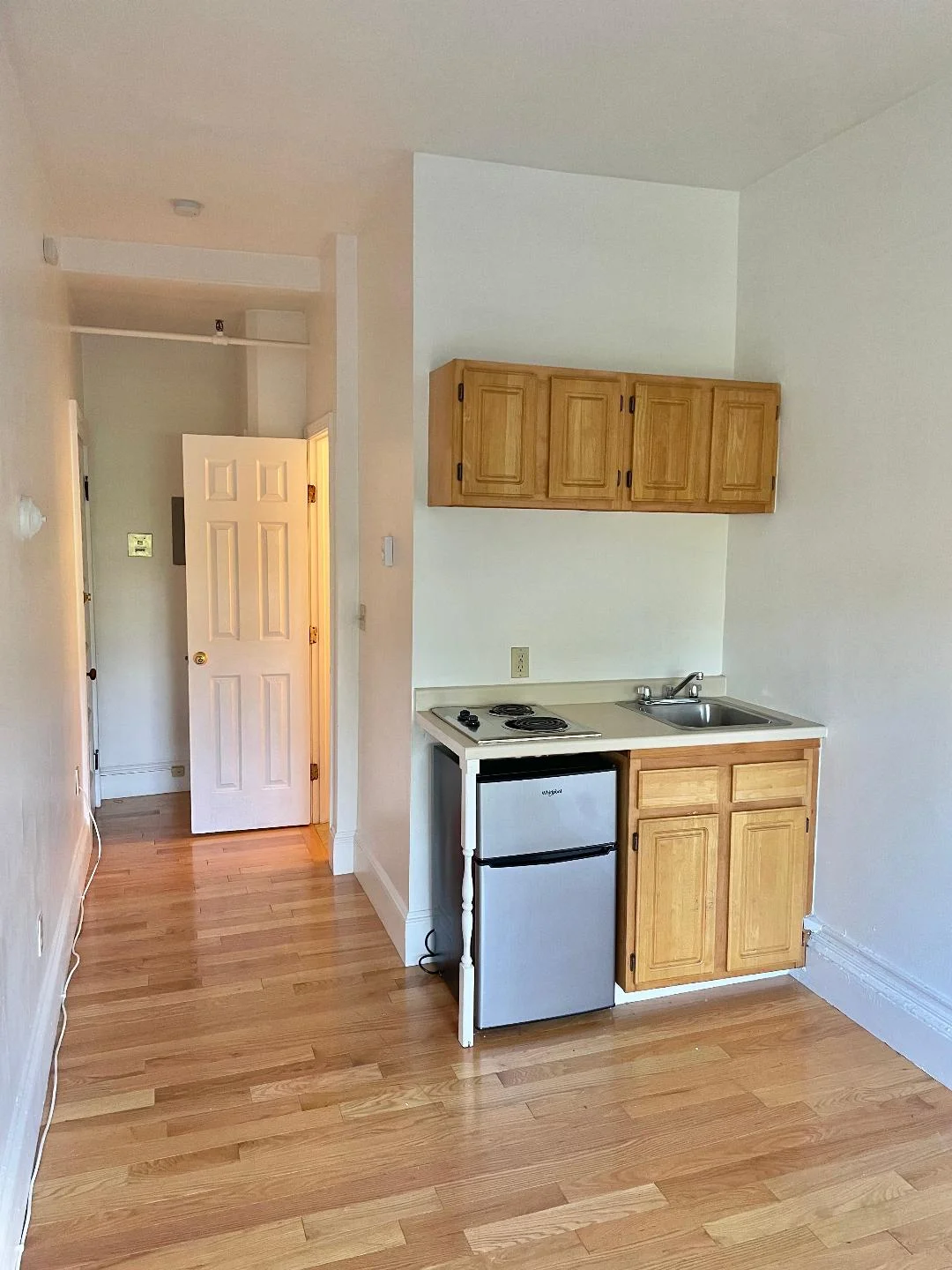 Studio bed, 1 bath apartment for rent at 1077 Beacon St Unit 6, Longwood — photo 1 of 5