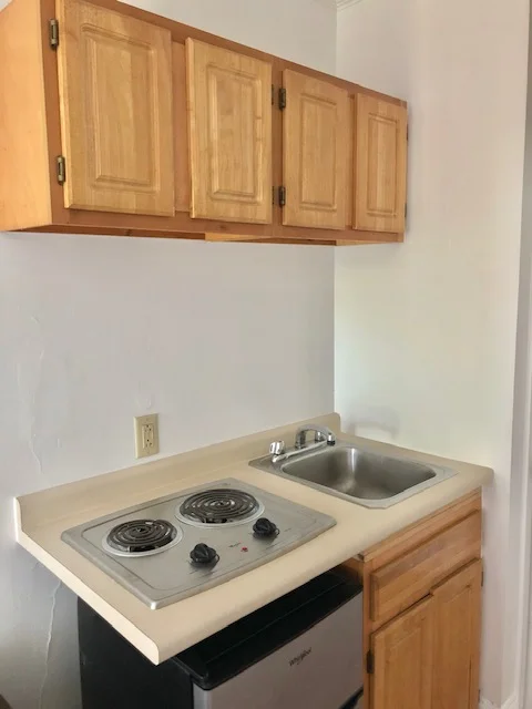 Studio bed, 1 bath apartment for rent at 1077 Beacon St Unit 6, Longwood — photo 2 of 5