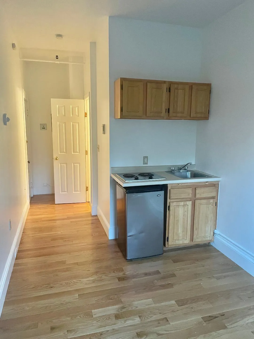 Studio bed, 1 bath apartment for rent at 1077 Beacon St Unit 6, Longwood — photo 1 of 4