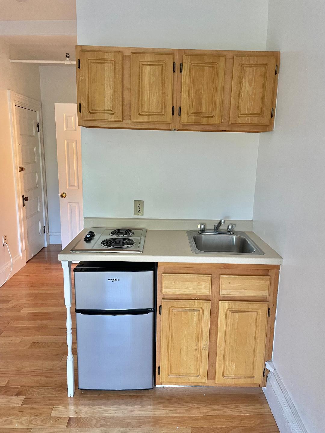 Studio bed, 1 bath apartment for rent at 1077 Beacon St Unit 9, Longwood — photo 4 of 6