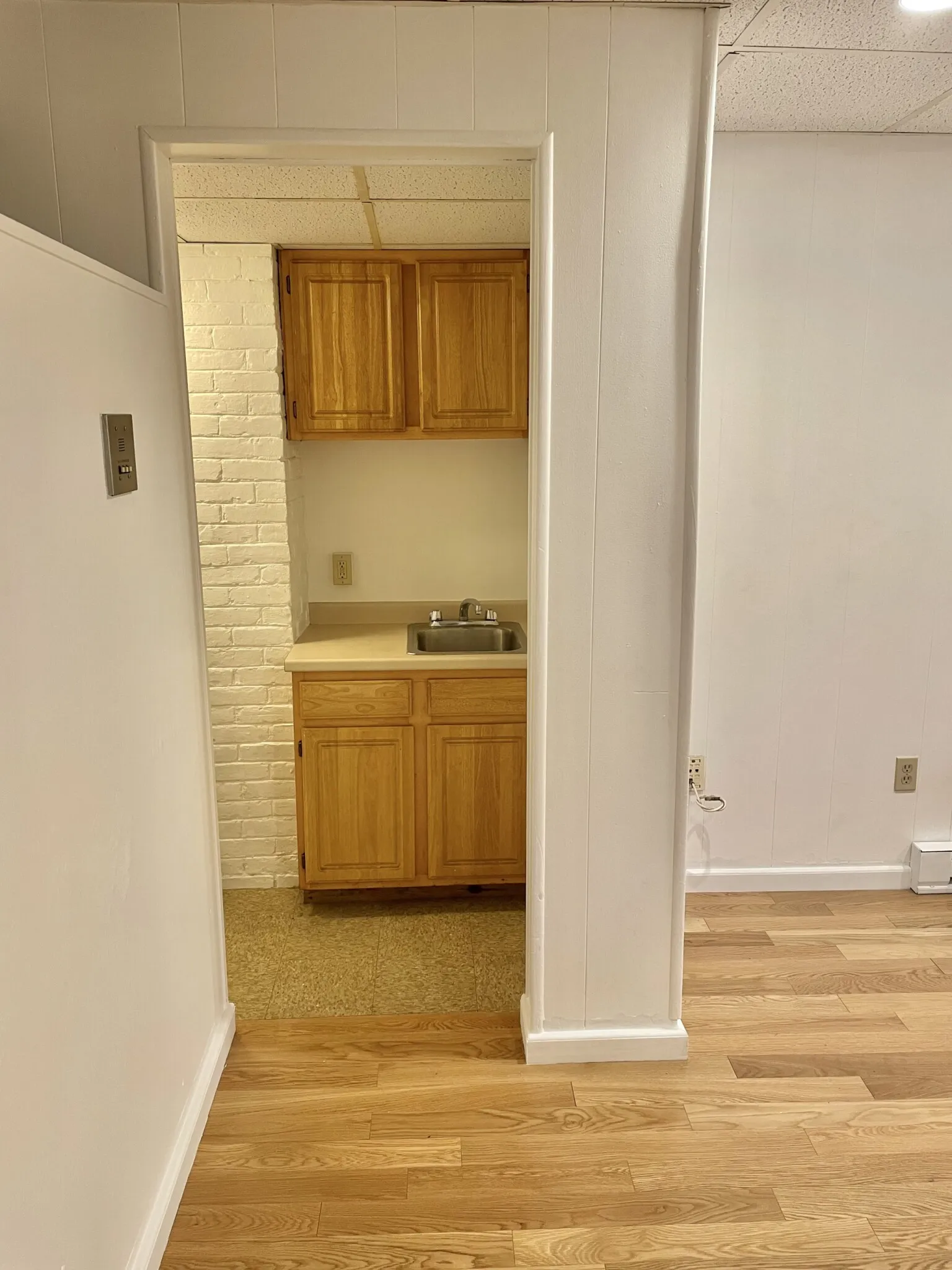 1 bed, 1 bath apartment for rent at 1077 Beacon St Unit A, Longwood — photo 8 of 11