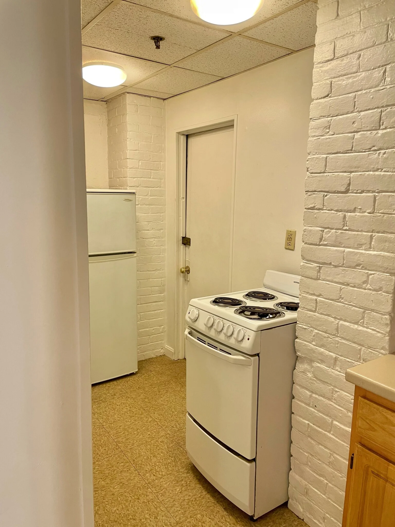 1 bed, 1 bath apartment for rent at 1077 Beacon St Unit A, Longwood — photo 9 of 11