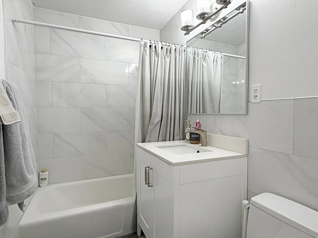 1 bed, 1 bath apartment for rent at 1077 Chestnut St Unit 8, Newton Upper Falls — photo 6 of 8