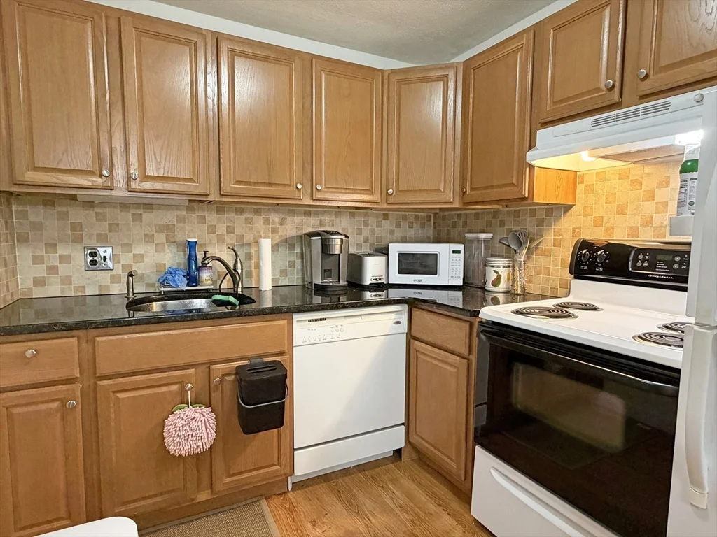 1 bed, 1 bath apartment for rent at 1077 Chestnut St Unit 8, Newton Upper Falls — photo 3 of 8