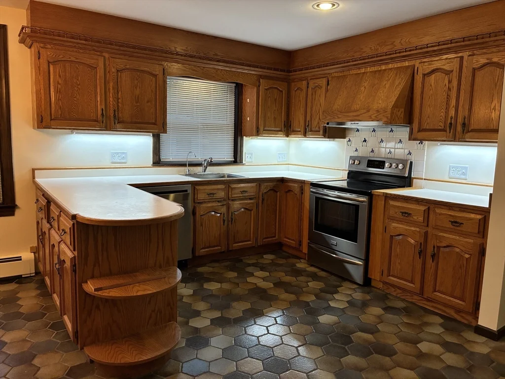 3 bed, 2 bath apartment for rent at 1077 North St, Walpole — photo 3 of 19
