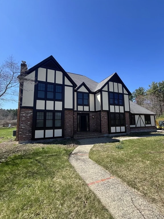 3 bed, 2 bath apartment for rent at 1077 North St, Walpole — photo 1 of 19