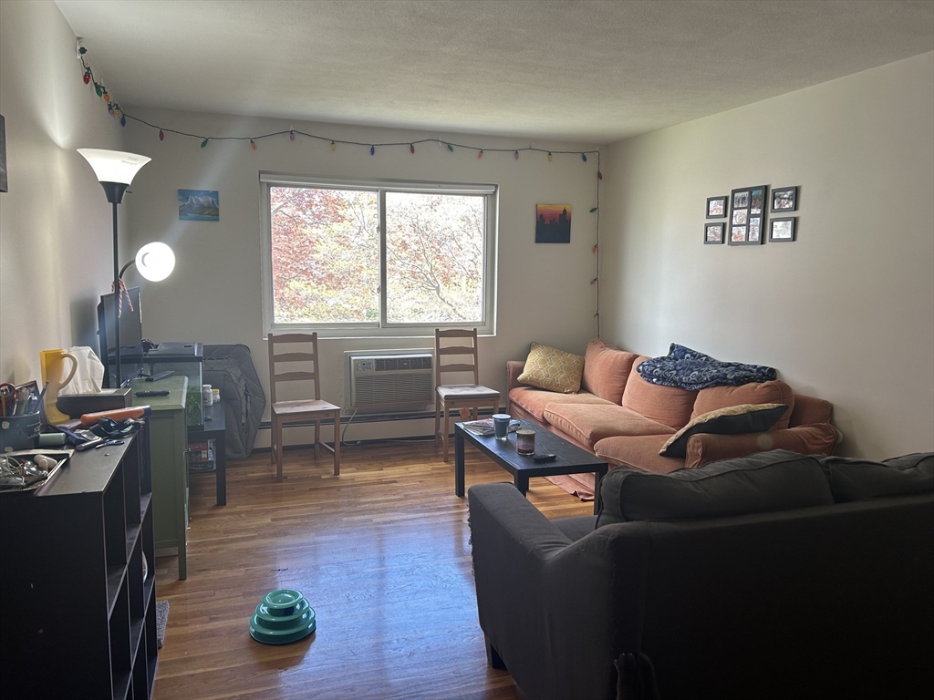 1 bed, 1 bath apartment for rent at 1078 Fellsway Unit 10, Medford — photo 3 of 8