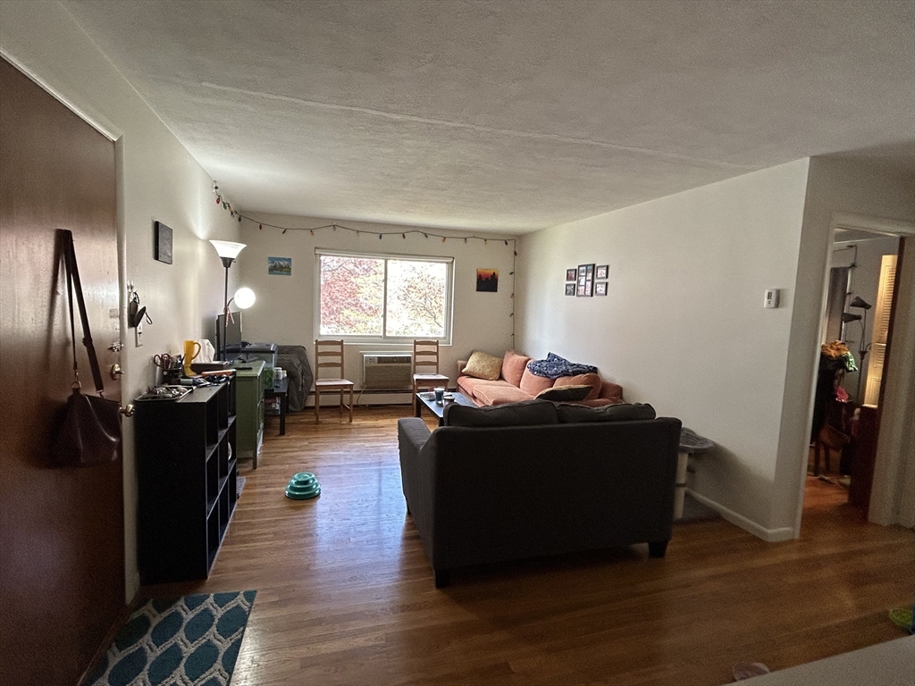 1 bed, 1 bath apartment for rent at 1078 Fellsway Unit 10, Medford — photo 4 of 8