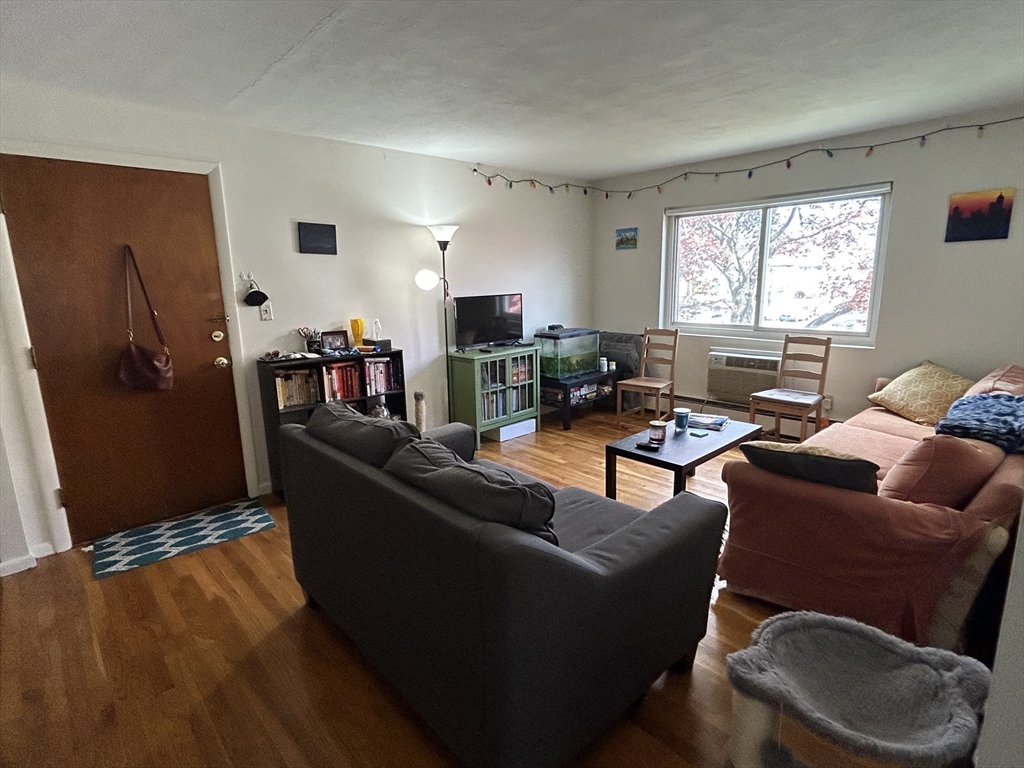 1 bed, 1 bath apartment for rent at 1078 Fellsway Unit 10, Medford — photo 5 of 8