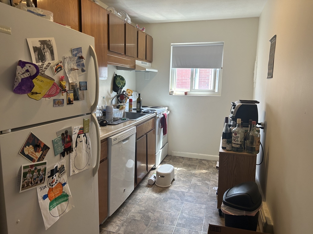 1 bed, 1 bath apartment for rent at 1078 Fellsway Unit 10, Medford — photo 1 of 8